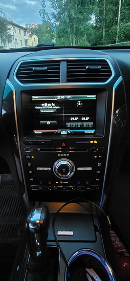 Ford Explorer 4 of 5