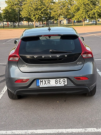 Volvo V40 3 of 5