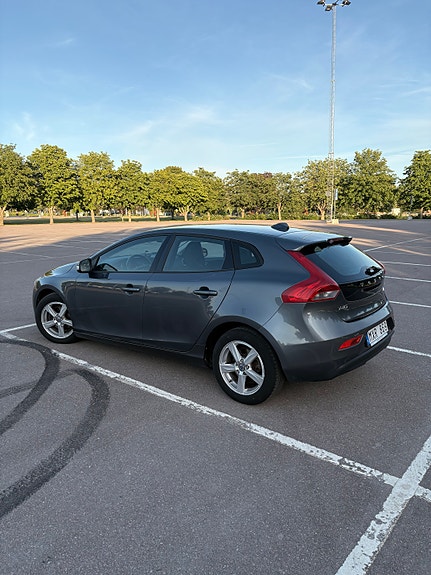 Volvo V40 4 of 5