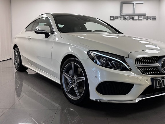 Mercedes-Benz C300 2 of 5