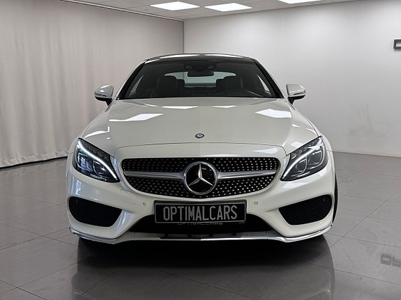 Mercedes-Benz C300 4 of 5
