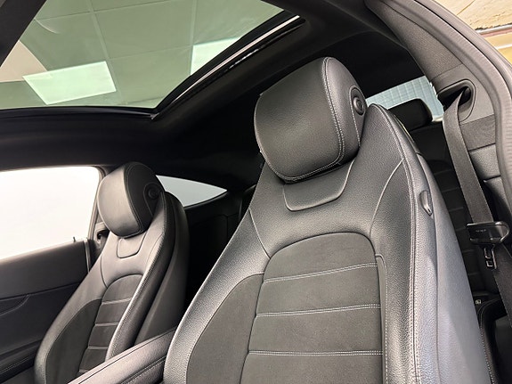 Mercedes-Benz C300 6 of 18