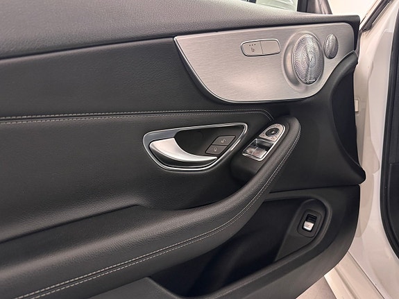 Mercedes-Benz C300 15 of 18