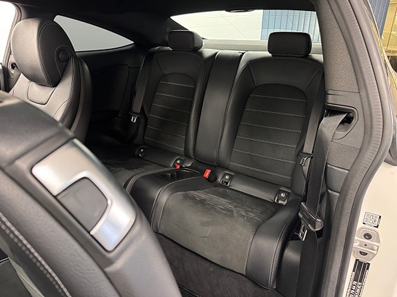 Mercedes-Benz C300 10 of 18