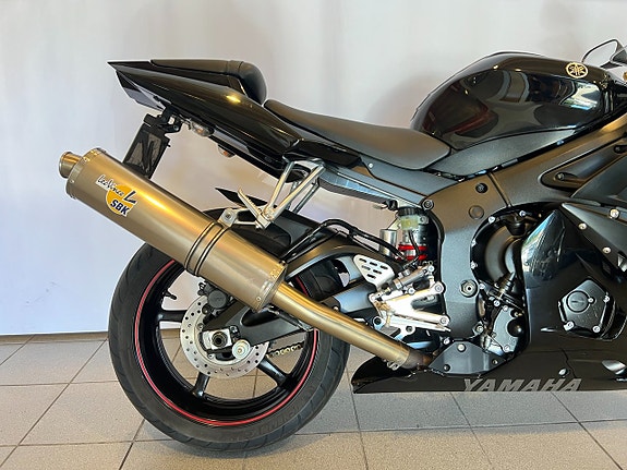 Yamaha YZF-R6 4 of 5
