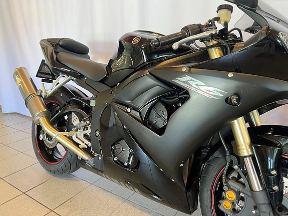 Yamaha YZF-R6 3 of 5