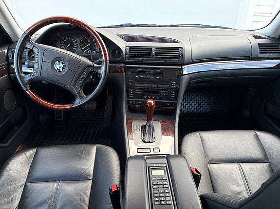 BMW 740i 9 of 10