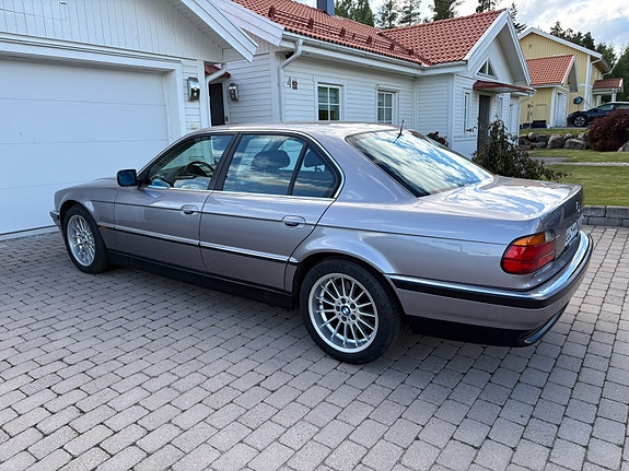 BMW 740i 6 of 10