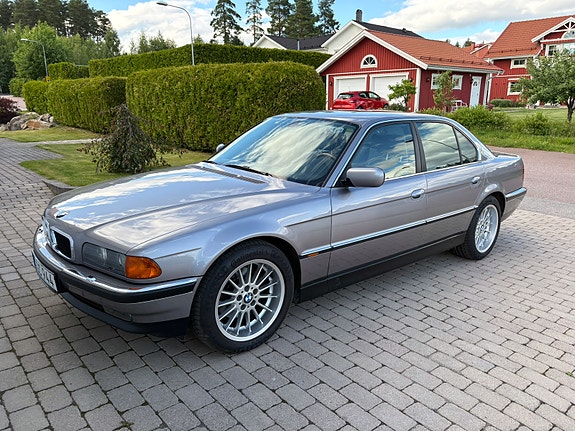 BMW 740i 7 of 10