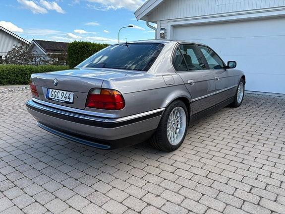 BMW 740i 4 of 5