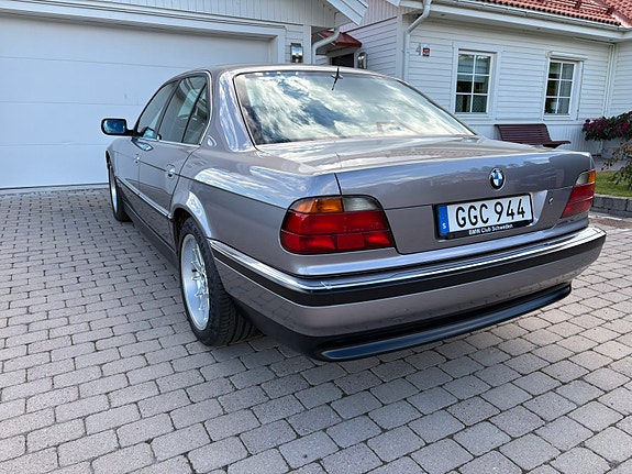BMW 740i 5 of 5
