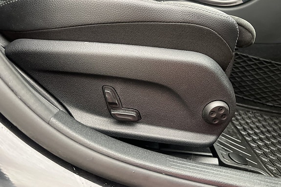 Mercedes-Benz C200 9 of 30