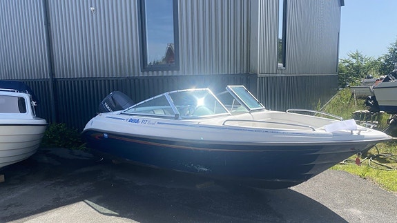 Bella 512 Excel - Yamaha F80 2002 2 of 7