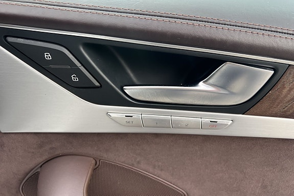 Audi A8 14 of 30