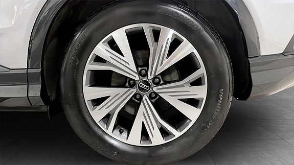 Audi Q4 e-tron 6 of 13