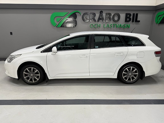 Toyota Avensis 2 of 5