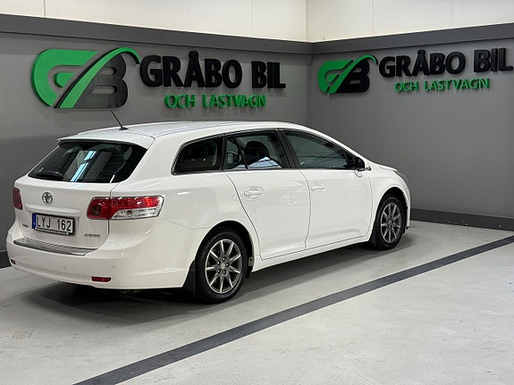 Toyota Avensis 5 of 5