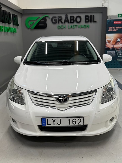 Toyota Avensis 4 of 5