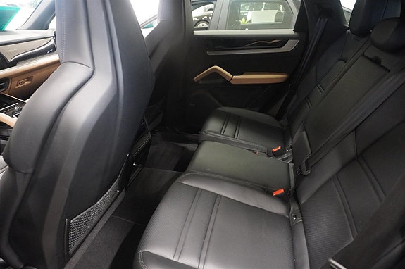 Porsche Cayenne 22 of 25