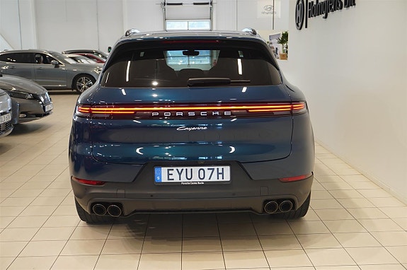 Porsche Cayenne 6 of 22