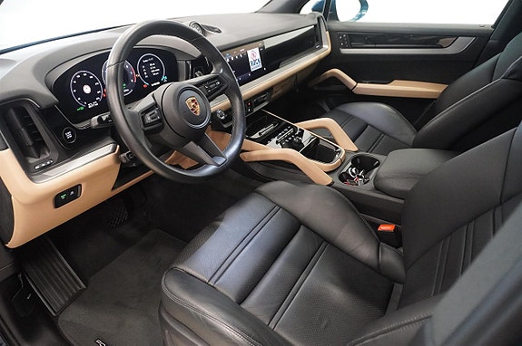 Porsche Cayenne 2 of 5