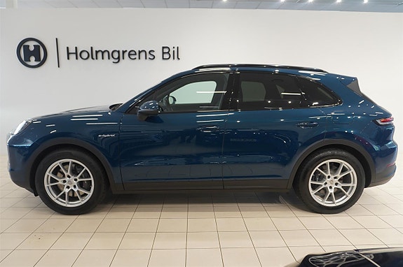 Porsche Cayenne 3 of 5