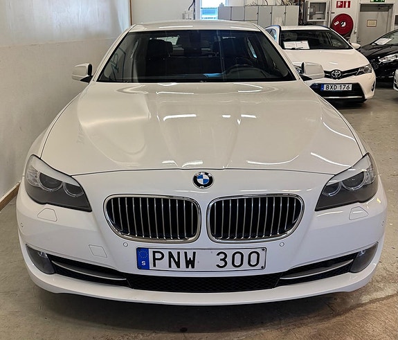 BMW 520d 2 of 5