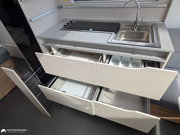 Adria ADORA 613 UT *Queenbed / ALDE / stort badrum 12 of 21