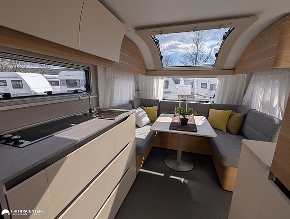 Adria ADORA 613 UT *Queenbed / ALDE / stort badrum 2 of 5