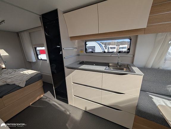 Adria ADORA 613 UT *Queenbed / ALDE / stort badrum 11 of 21