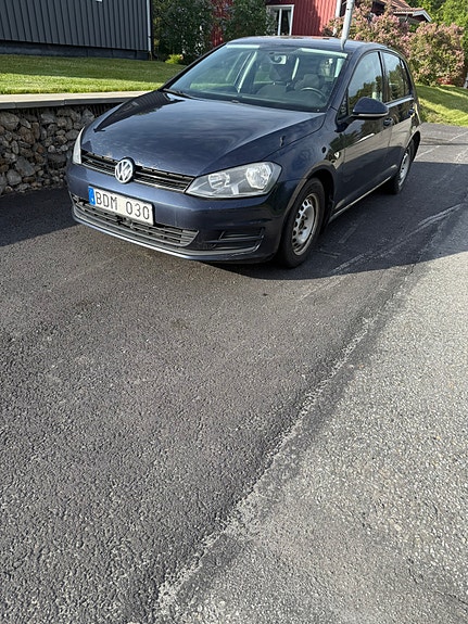 Volkswagen Golf VII 2 of 5