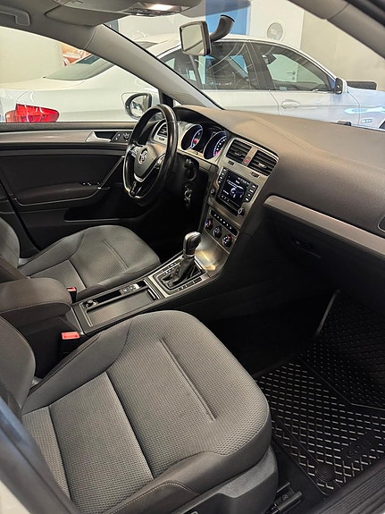 Volkswagen Golf VII 11 of 19