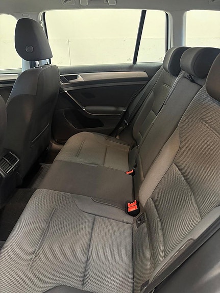 Volkswagen Golf VII 17 of 19