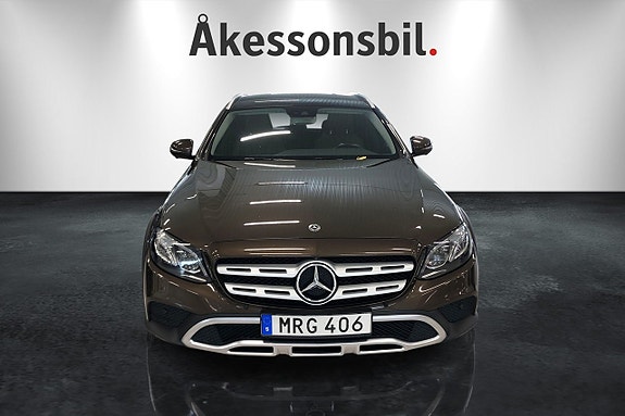 Mercedes-Benz E220 d 2 of 5