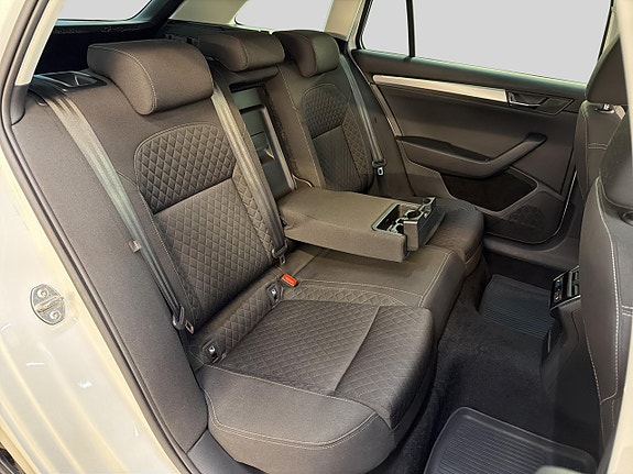 Skoda Superb 14 of 30