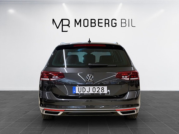 Volkswagen Passat 7 of 17