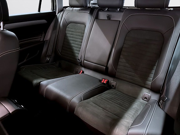 Volkswagen Passat 10 of 17
