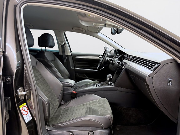 Volkswagen Passat 12 of 17