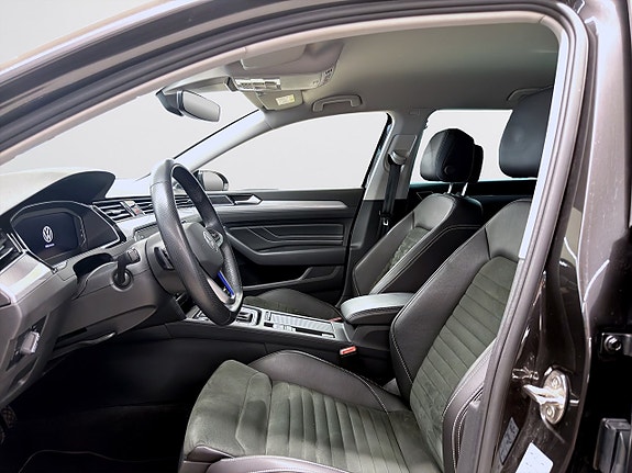 Volkswagen Passat 13 of 17