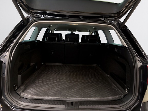 Volkswagen Passat 8 of 17