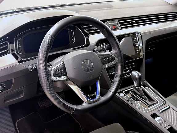 Volkswagen Passat 15 of 17