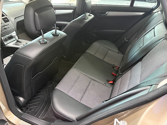 Mercedes-Benz C180 7 of 13