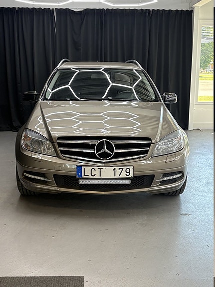 Mercedes-Benz C180 11 of 13