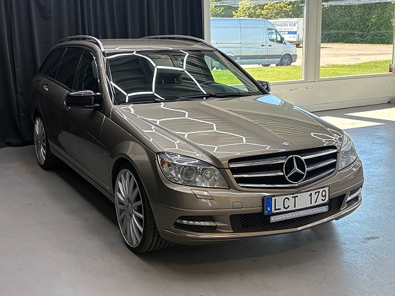 Mercedes-Benz C180 2 of 5