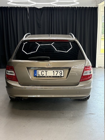 Mercedes-Benz C180 10 of 13