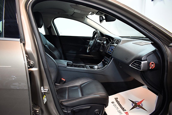 Jaguar XE 19 of 22
