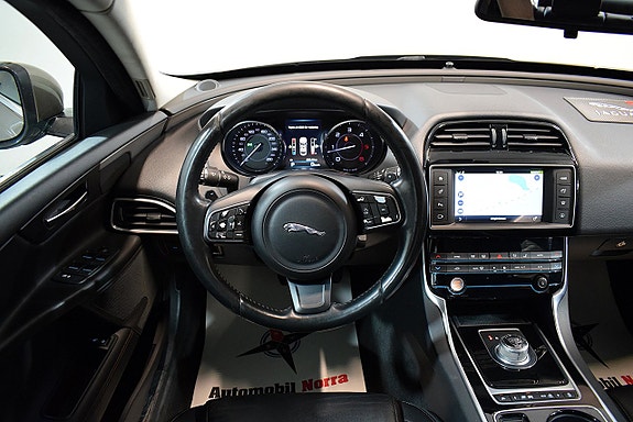 Jaguar XE 12 of 22