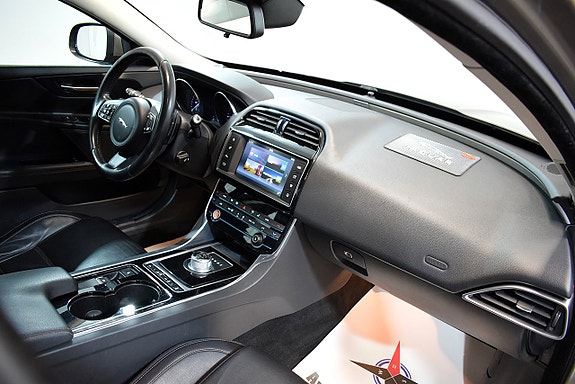 Jaguar XE 18 of 22