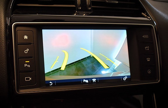 Jaguar XE 16 of 22