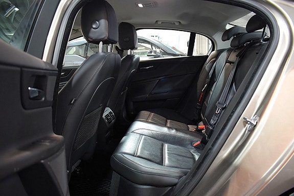 Jaguar XE 21 of 22